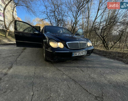 Синій Мерседес Ц-Клас, об'ємом двигуна 2.15 л та пробігом 300 тис. км за 4300 $, фото 4 на Automoto.ua
