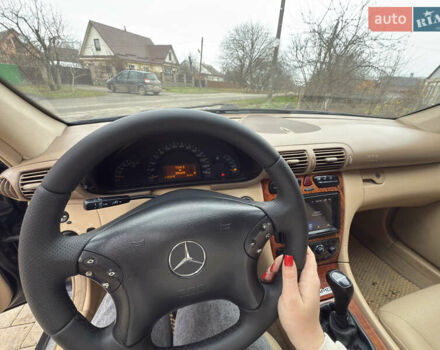 Синій Мерседес Ц-Клас, об'ємом двигуна 2 л та пробігом 305 тис. км за 4000 $, фото 5 на Automoto.ua