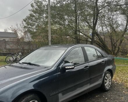 Синий Мерседес Ц-Класс, объемом двигателя 2.2 л и пробегом 378 тыс. км за 2450 $, фото 1 на Automoto.ua