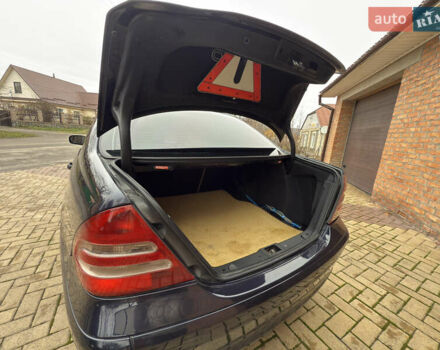 Синій Мерседес Ц-Клас, об'ємом двигуна 2 л та пробігом 305 тис. км за 4000 $, фото 24 на Automoto.ua