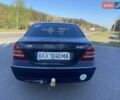 Синий Мерседес Ц-Класс, объемом двигателя 2 л и пробегом 450 тыс. км за 2600 $, фото 4 на Automoto.ua