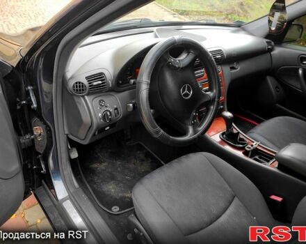 Синій Мерседес Ц-Клас, об'ємом двигуна 2 л та пробігом 268 тис. км за 4100 $, фото 10 на Automoto.ua