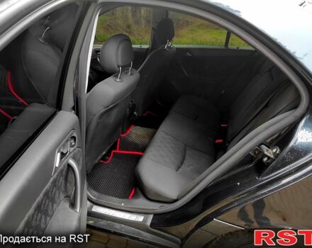 Синій Мерседес Ц-Клас, об'ємом двигуна 2 л та пробігом 268 тис. км за 4100 $, фото 13 на Automoto.ua