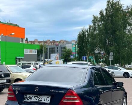Синій Мерседес Ц-Клас, об'ємом двигуна 2 л та пробігом 270 тис. км за 3300 $, фото 1 на Automoto.ua