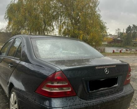 Синий Мерседес Ц-Класс, объемом двигателя 2.2 л и пробегом 378 тыс. км за 2450 $, фото 2 на Automoto.ua