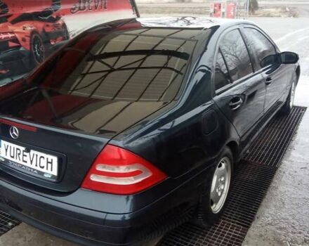 Синий Мерседес Ц-Класс, объемом двигателя 2 л и пробегом 266 тыс. км за 3000 $, фото 2 на Automoto.ua