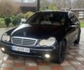 Синий Мерседес Ц-Класс, объемом двигателя 2 л и пробегом 250 тыс. км за 4250 $, фото 1 на Automoto.ua