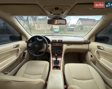 Синій Мерседес Ц-Клас, об'ємом двигуна 2 л та пробігом 305 тис. км за 4000 $, фото 14 на Automoto.ua