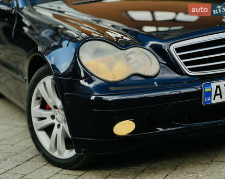 Синій Мерседес Ц-Клас, об'ємом двигуна 2 л та пробігом 295 тис. км за 3499 $, фото 11 на Automoto.ua