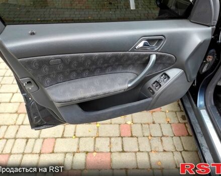 Синій Мерседес Ц-Клас, об'ємом двигуна 2 л та пробігом 268 тис. км за 4100 $, фото 12 на Automoto.ua