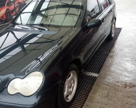 Синий Мерседес Ц-Класс, объемом двигателя 2 л и пробегом 266 тыс. км за 3000 $, фото 3 на Automoto.ua