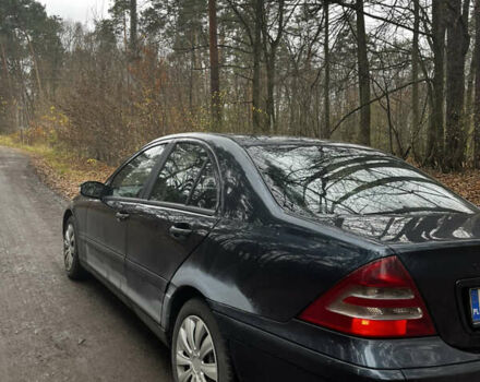 Синий Мерседес Ц-Класс, объемом двигателя 2.15 л и пробегом 370 тыс. км за 2400 $, фото 5 на Automoto.ua