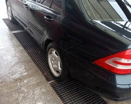 Синий Мерседес Ц-Класс, объемом двигателя 2 л и пробегом 266 тыс. км за 3000 $, фото 4 на Automoto.ua