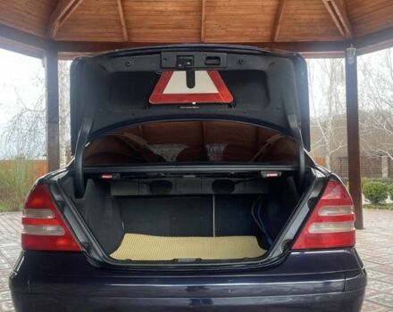 Синий Мерседес Ц-Класс, объемом двигателя 2 л и пробегом 250 тыс. км за 4250 $, фото 7 на Automoto.ua