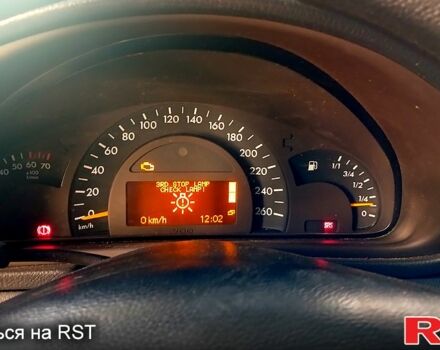 Синій Мерседес Ц-Клас, об'ємом двигуна 2 л та пробігом 200 тис. км за 3800 $, фото 7 на Automoto.ua