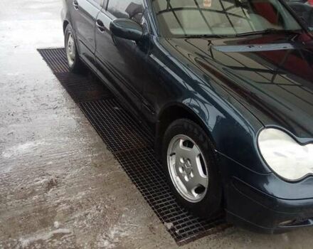 Синий Мерседес Ц-Класс, объемом двигателя 2 л и пробегом 266 тыс. км за 3000 $, фото 5 на Automoto.ua