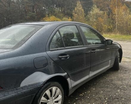 Синий Мерседес Ц-Класс, объемом двигателя 2.2 л и пробегом 378 тыс. км за 2450 $, фото 3 на Automoto.ua