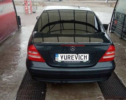 Синий Мерседес Ц-Класс, объемом двигателя 2 л и пробегом 266 тыс. км за 3000 $, фото 1 на Automoto.ua