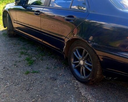 Синій Мерседес Ц-Клас, об'ємом двигуна 2 л та пробігом 200 тис. км за 3800 $, фото 3 на Automoto.ua