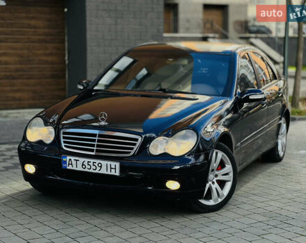 Синій Мерседес Ц-Клас, об'ємом двигуна 2 л та пробігом 295 тис. км за 3499 $, фото 1 на Automoto.ua