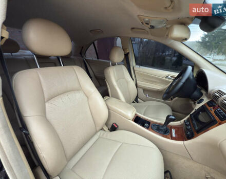 Синій Мерседес Ц-Клас, об'ємом двигуна 2 л та пробігом 305 тис. км за 4000 $, фото 17 на Automoto.ua