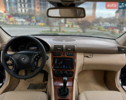 Синій Мерседес Ц-Клас, об'ємом двигуна 2 л та пробігом 295 тис. км за 3499 $, фото 13 на Automoto.ua