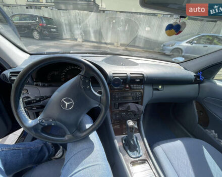 Синий Мерседес Ц-Класс, объемом двигателя 2 л и пробегом 164 тыс. км за 4500 $, фото 5 на Automoto.ua