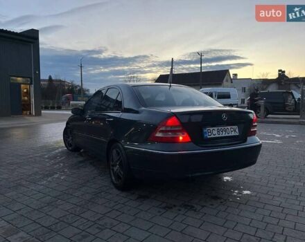 Синій Мерседес Ц-Клас, об'ємом двигуна 2 л та пробігом 263 тис. км за 4800 $, фото 5 на Automoto.ua