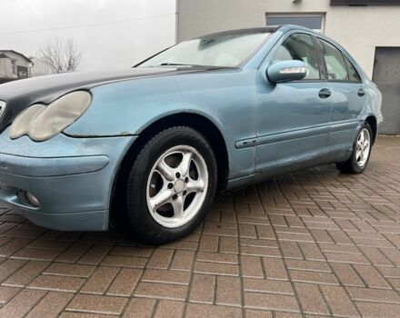 Синій Мерседес Ц-Клас, об'ємом двигуна 2 л та пробігом 537 тис. км за 2500 $, фото 1 на Automoto.ua