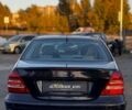 Синий Мерседес Ц-Класс, объемом двигателя 2 л и пробегом 250 тыс. км за 3250 $, фото 2 на Automoto.ua