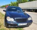 Синий Мерседес Ц-Класс, объемом двигателя 2.69 л и пробегом 398 тыс. км за 4700 $, фото 3 на Automoto.ua