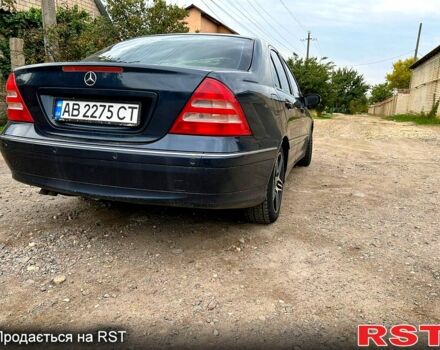 Синий Мерседес Ц-Класс, объемом двигателя 2 л и пробегом 380 тыс. км за 4600 $, фото 1 на Automoto.ua