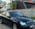 Синий Мерседес Ц-Класс, объемом двигателя 2 л и пробегом 420 тыс. км за 3650 $, фото 1 на Automoto.ua