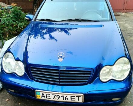 Мерседес Ц-Класс 2002 в Павлограде на Automoto.ua Синий Мерседес Ц-Класс, объемом двигателя 1.8 л и пробегом 128 тыс. км за 3000 $, фото 2 на Automoto.ua