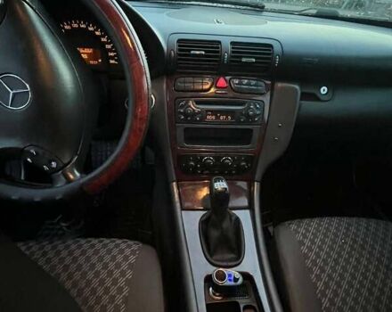Синій Мерседес Ц-Клас, об'ємом двигуна 2 л та пробігом 263 тис. км за 4800 $, фото 8 на Automoto.ua