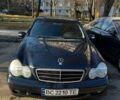 Синий Мерседес Ц-Класс, объемом двигателя 2 л и пробегом 171 тыс. км за 3800 $, фото 1 на Automoto.ua