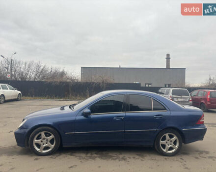 Синий Мерседес Ц-Класс, объемом двигателя 2.15 л и пробегом 430 тыс. км за 4499 $, фото 2 на Automoto.ua