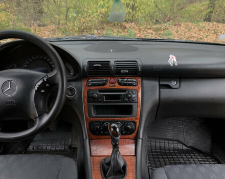 Синий Мерседес Ц-Класс, объемом двигателя 2.2 л и пробегом 440 тыс. км за 2900 $, фото 19 на Automoto.ua