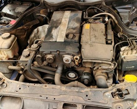 Мерседес Ц-Класс 2002 в Павлограде на Automoto.ua Синий Мерседес Ц-Класс, объемом двигателя 1.8 л и пробегом 128 тыс. км за 3000 $, фото 5 на Automoto.ua