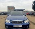 Синий Мерседес Ц-Класс, объемом двигателя 2.1 л и пробегом 432 тыс. км за 4300 $, фото 1 на Automoto.ua