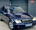 Синий Мерседес Ц-Класс, объемом двигателя 2.2 л и пробегом 299 тыс. км за 4299 $, фото 1 на Automoto.ua