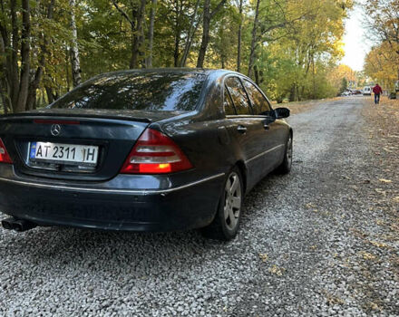 Синий Мерседес Ц-Класс, объемом двигателя 2 л и пробегом 300 тыс. км за 2999 $, фото 4 на Automoto.ua
