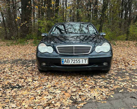 Синий Мерседес Ц-Класс, объемом двигателя 2.2 л и пробегом 440 тыс. км за 2900 $, фото 1 на Automoto.ua