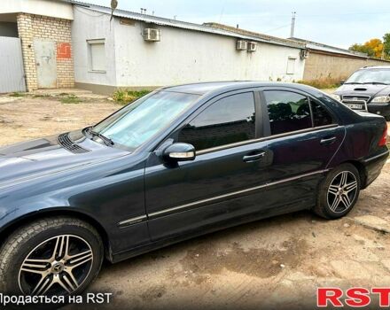 Синий Мерседес Ц-Класс, объемом двигателя 2 л и пробегом 380 тыс. км за 4600 $, фото 3 на Automoto.ua