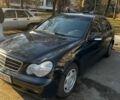 Синій Мерседес Ц-Клас, об'ємом двигуна 2 л та пробігом 171 тис. км за 3800 $, фото 1 на Automoto.ua