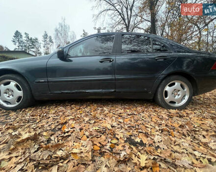 Синий Мерседес Ц-Класс, объемом двигателя 2.2 л и пробегом 440 тыс. км за 2900 $, фото 6 на Automoto.ua