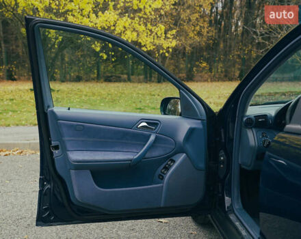 Синий Мерседес Ц-Класс, объемом двигателя 2.15 л и пробегом 459 тыс. км за 4500 $, фото 14 на Automoto.ua