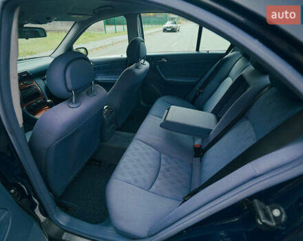 Синий Мерседес Ц-Класс, объемом двигателя 2.15 л и пробегом 459 тыс. км за 4500 $, фото 30 на Automoto.ua