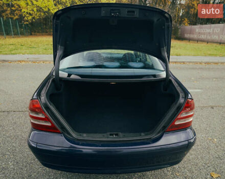 Синий Мерседес Ц-Класс, объемом двигателя 2.15 л и пробегом 459 тыс. км за 4500 $, фото 32 на Automoto.ua