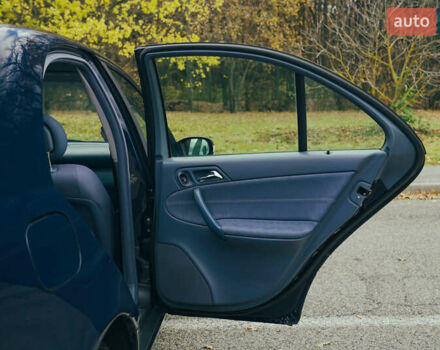 Синий Мерседес Ц-Класс, объемом двигателя 2.15 л и пробегом 459 тыс. км за 4500 $, фото 33 на Automoto.ua